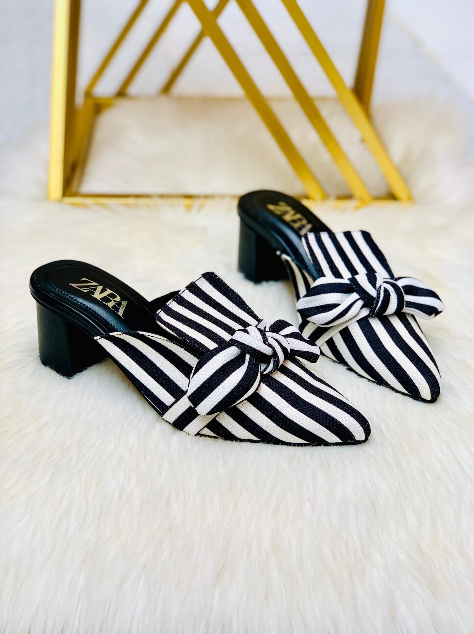 Chic Striped Pointed-Toe Flats with Oversized Bow Detail - Monochrome Slip-On Dress Shoe