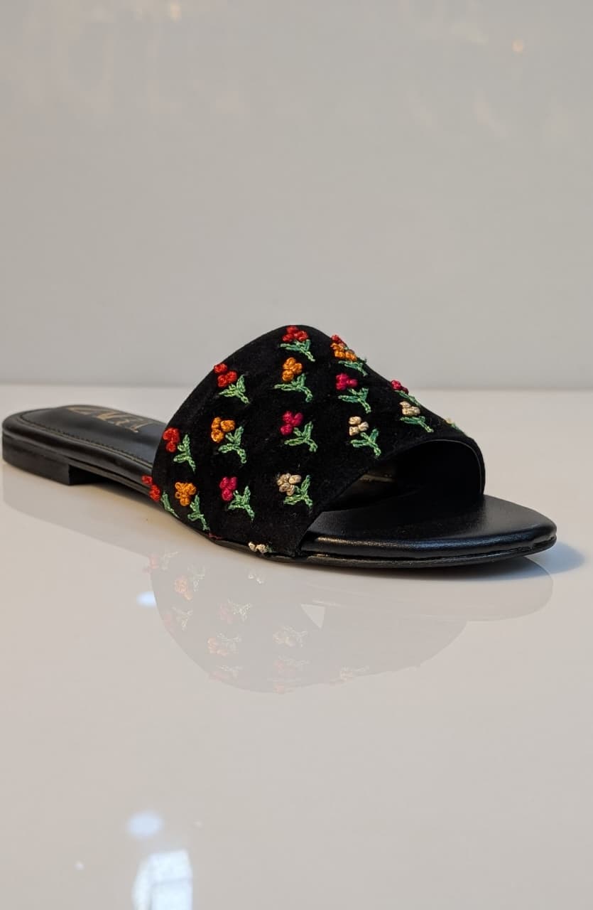 Elegant Pointed-Toe Slingback Flats – High-Shine Finish with Bold Geometric Hardware (2)