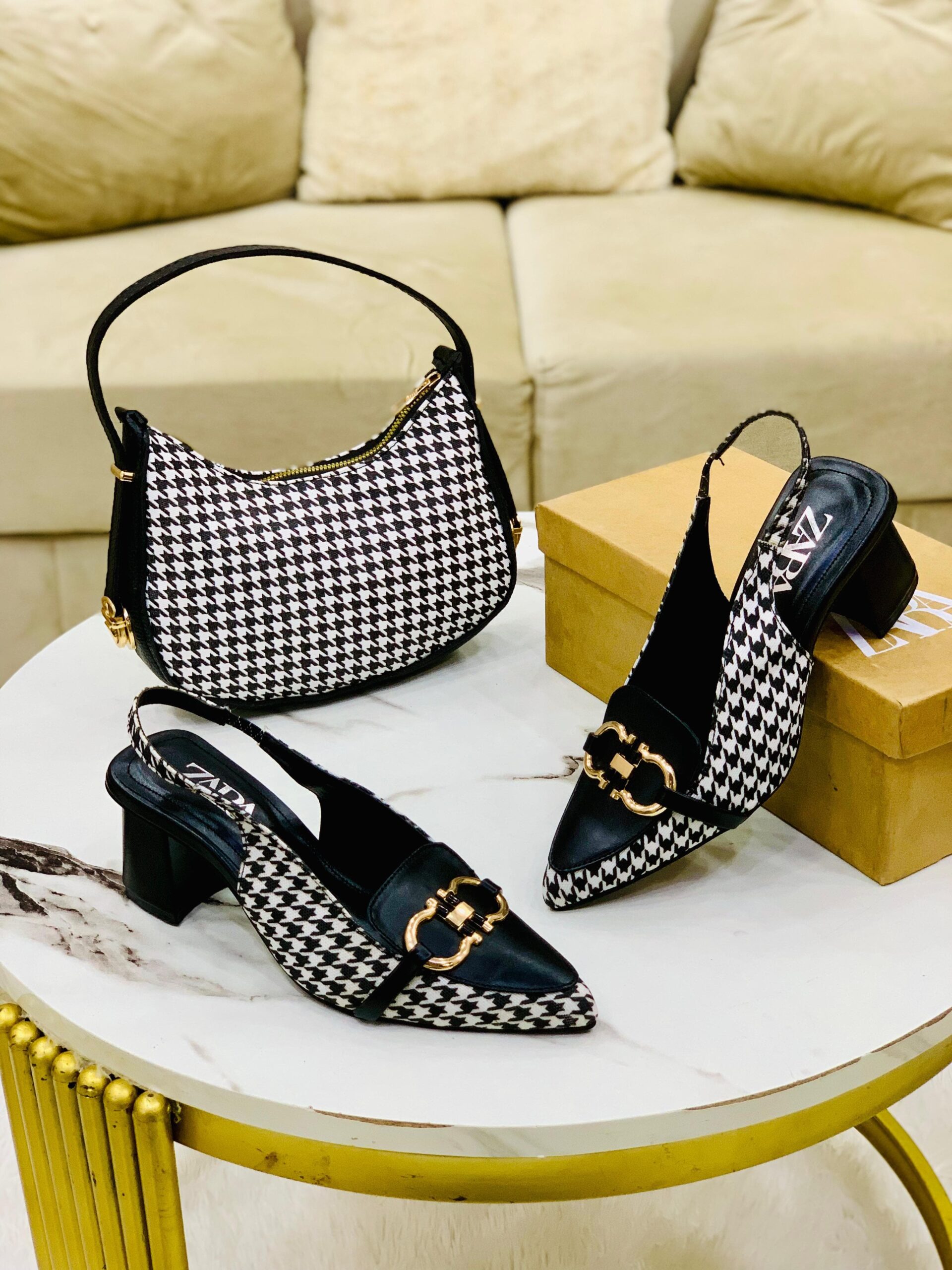 Reasonable Houndstooth Pattern Shoulder Bag and Heel Set
