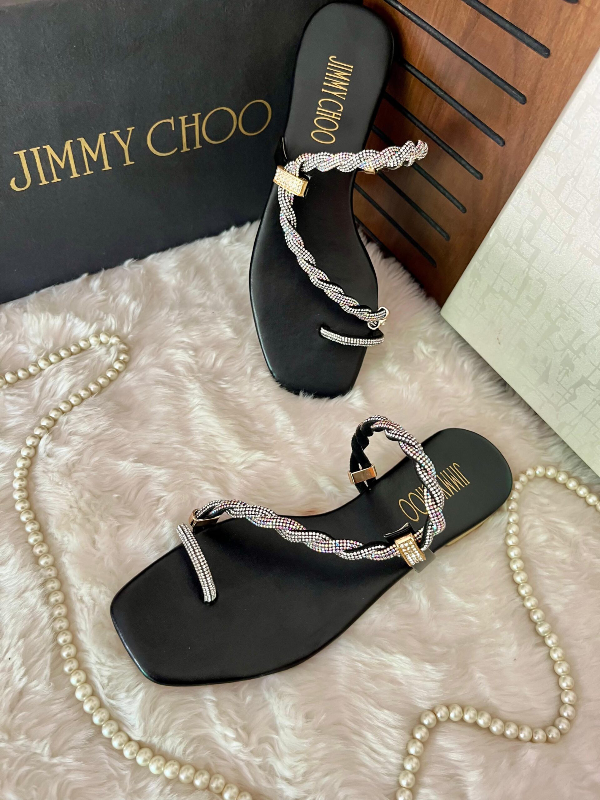 Stylish toe ring flats for casual and festive wear