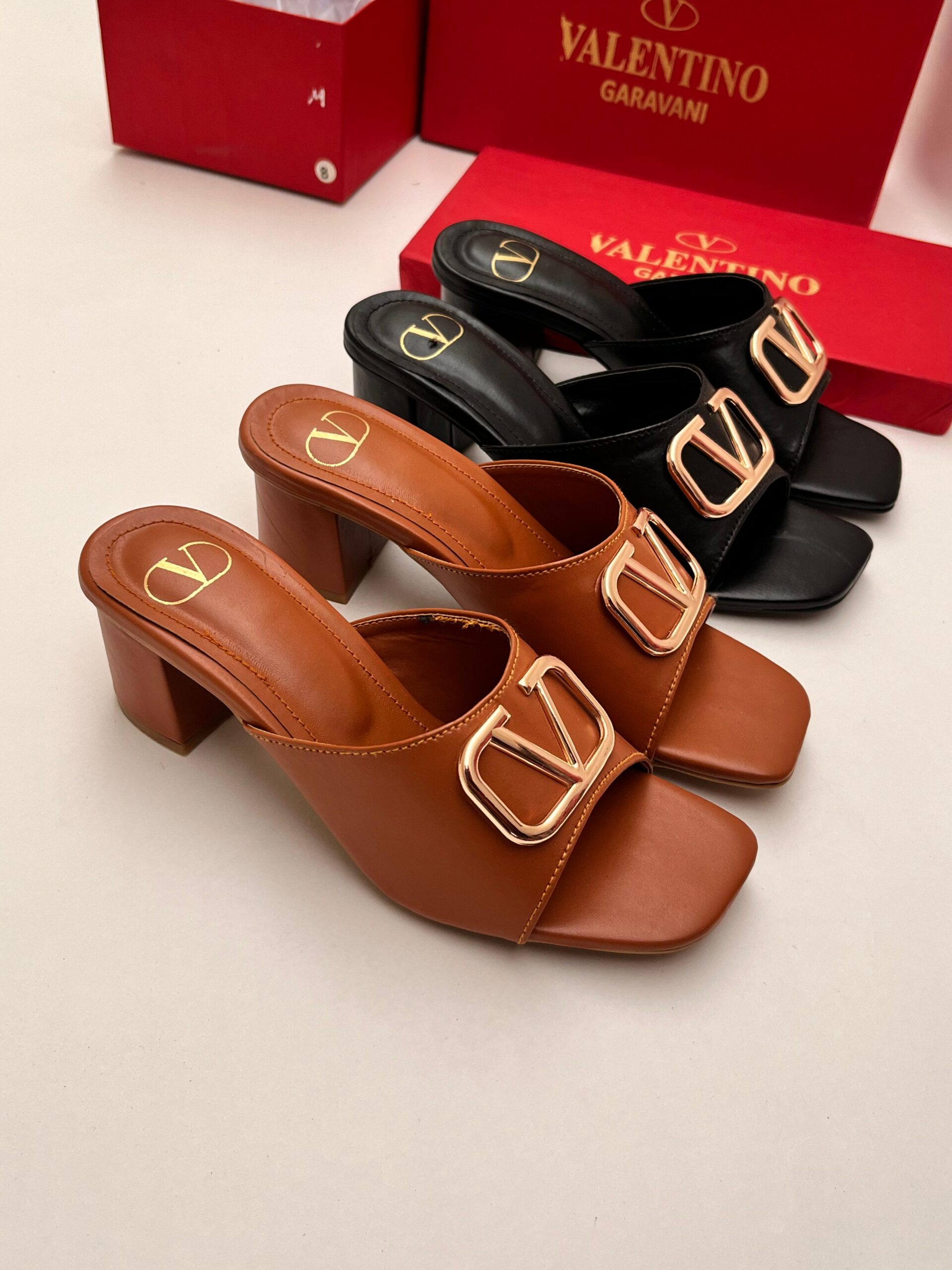 Best Elegant V-Logo Block Heel Slide Sandals